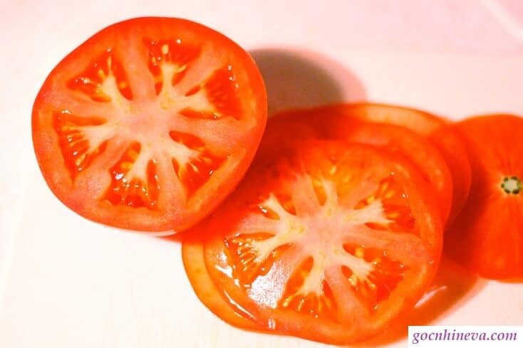 Thái lát mỏng cà chua