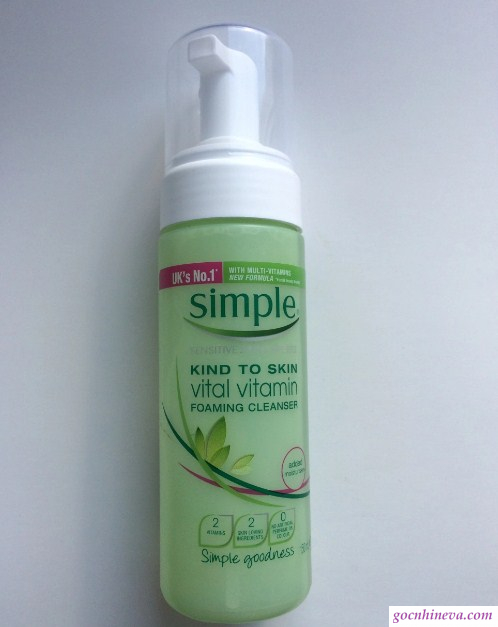 Simple Kind to Skin Vital Vitamin Foaming Cleanser chiết xuất chủ yếu từ các thành phần tự nhiên, an toàn, lành tính, làm sạch hiệu quả, dưỡng ẩm tối ưu