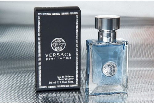 Versace pour homme hiện là một trong những dòng nước hoa dành cho nam được yêu thích 